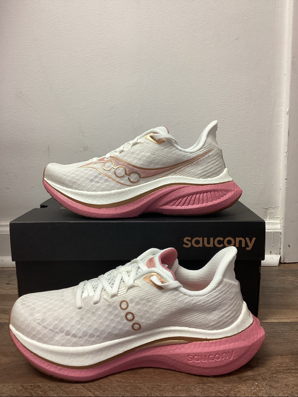 Women’s Saucony Endorphin Speed 5 - Picture 2 of 5